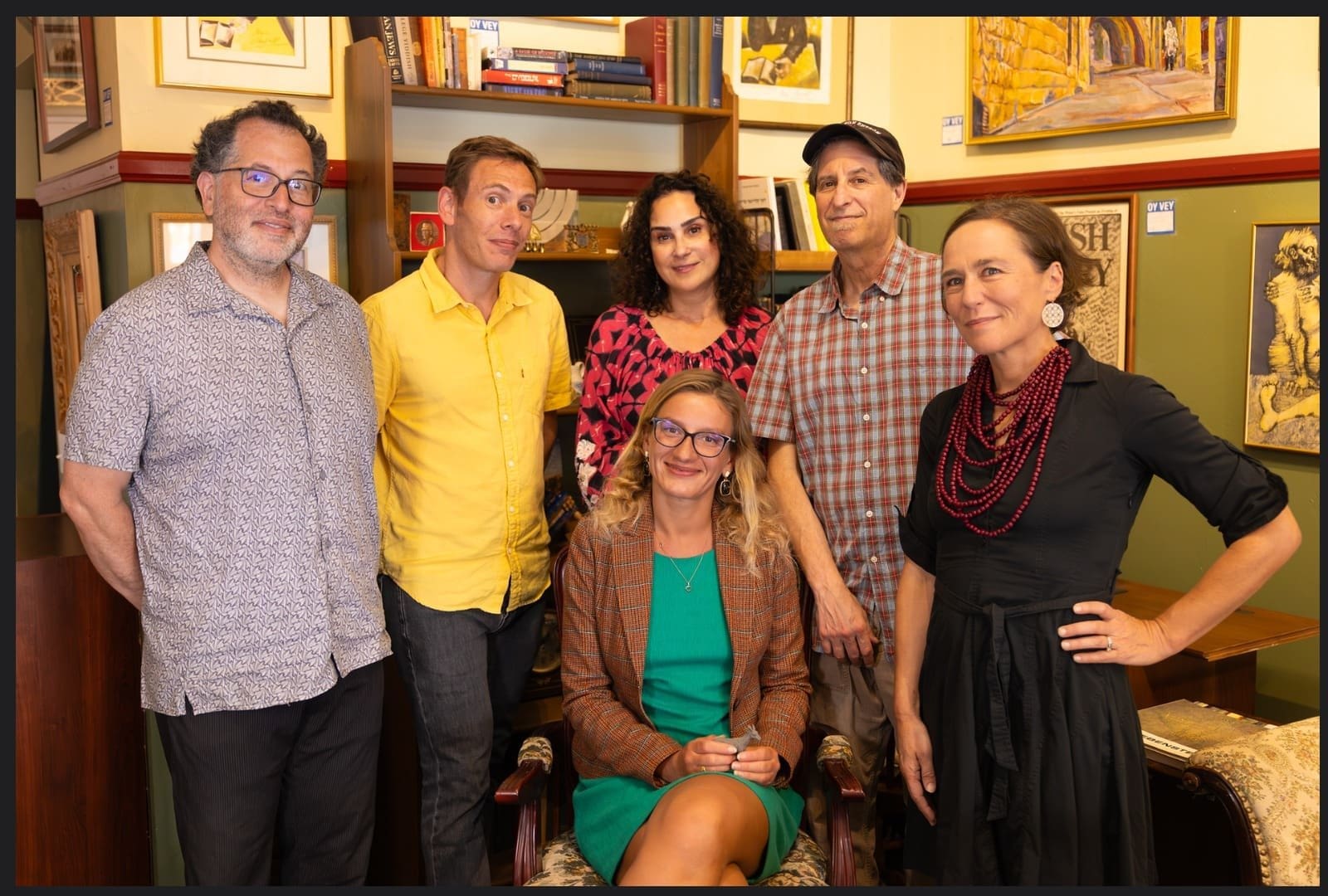 Group Picture Yiddishland Group Picture with Jana and other members.