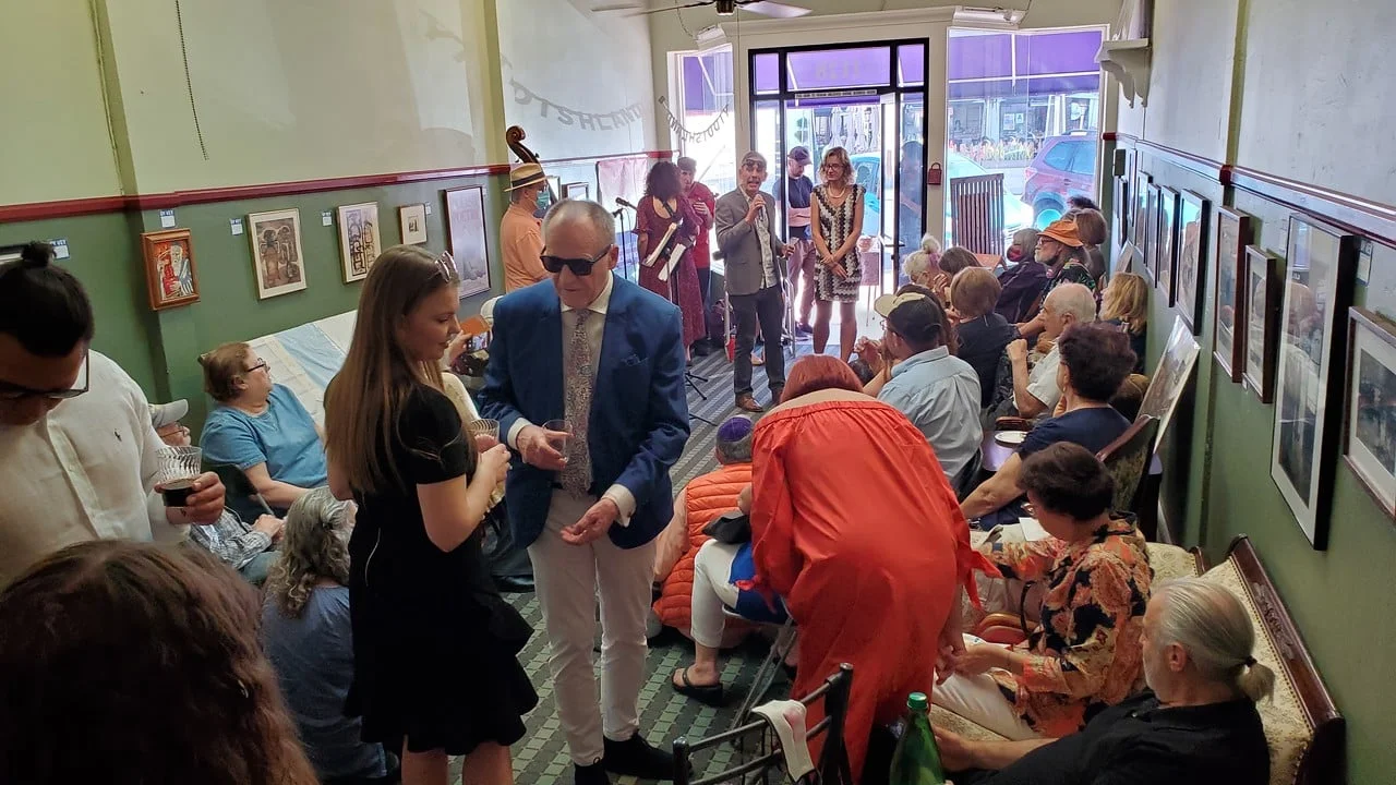 crowd-observing-yiddishland-entrance a crowd observing the interior of Yiddishland's entrance